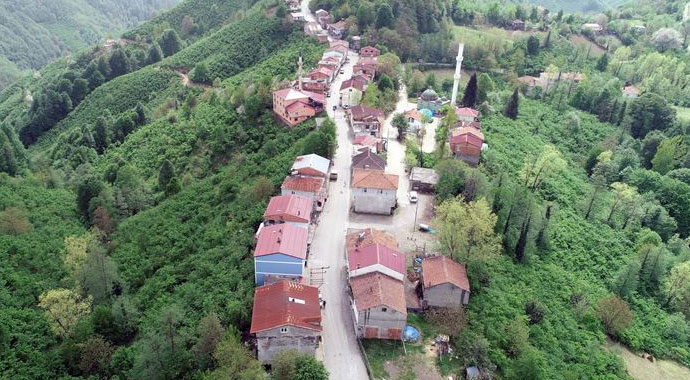 Türkiye bu mahalleyi konuşuyor: Komşu iki ev ayrı saatlerde oruç açıyor