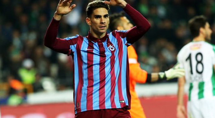 Yıldız futbolcu şehri terk etti!