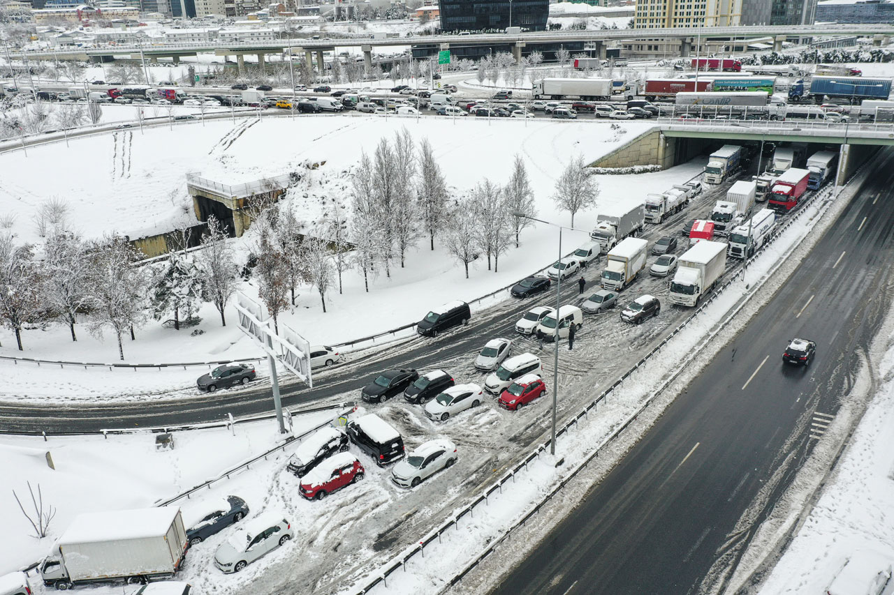 Bir gün kar yağdı, İstanbul'da hayat durdu