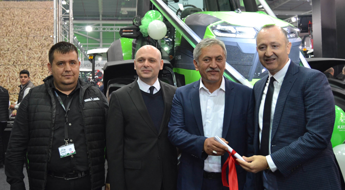 Türkiye'nin en büyük traktörlerinden biri Konya'da rekor fiyata satıldı