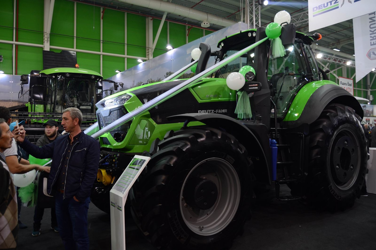 Türkiye'nin en büyük traktörlerinden biri Konya'da rekor fiyata satıldı