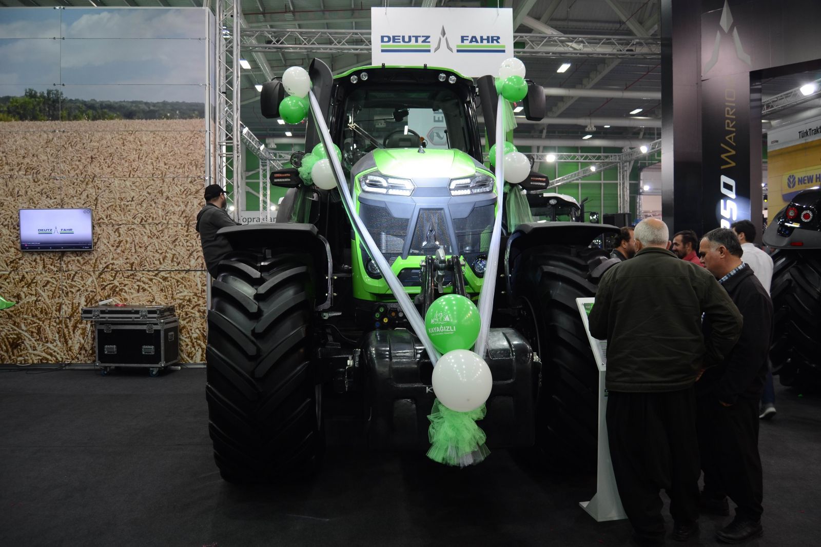 Türkiye'nin en büyük traktörlerinden biri Konya'da rekor fiyata satıldı