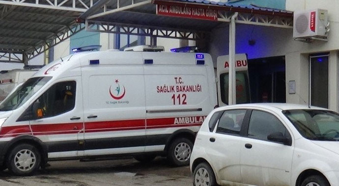 Devrilen traktörün sürücüsü hayatını kaybetti