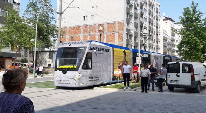 Tramvay kazası ucuz atlatıldı