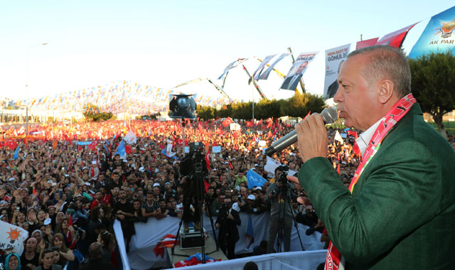 Cumhurbaşkanı Erdoğan: Oy için bölücülere taşeronluk yapanlar mücadelemizi idrak edemez Cumhurbaşkanı Erdoğan: Oy için bölücülere taşeronluk yapanlar mücadelemizi idrak edemez
