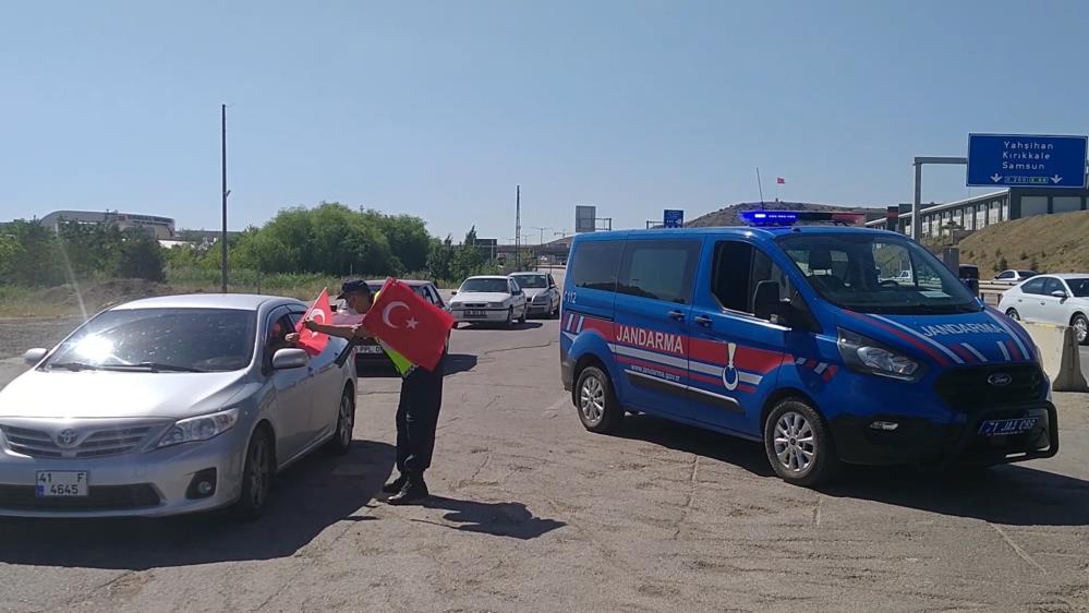 43 ilin geçiş noktasında trafik kilit