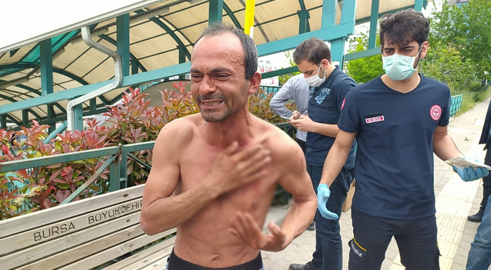 Kısıtlama sebebiyle parklarda yatıp kalkıyordu...Kendini bıçaklayıp 7.kez ölmek istedi