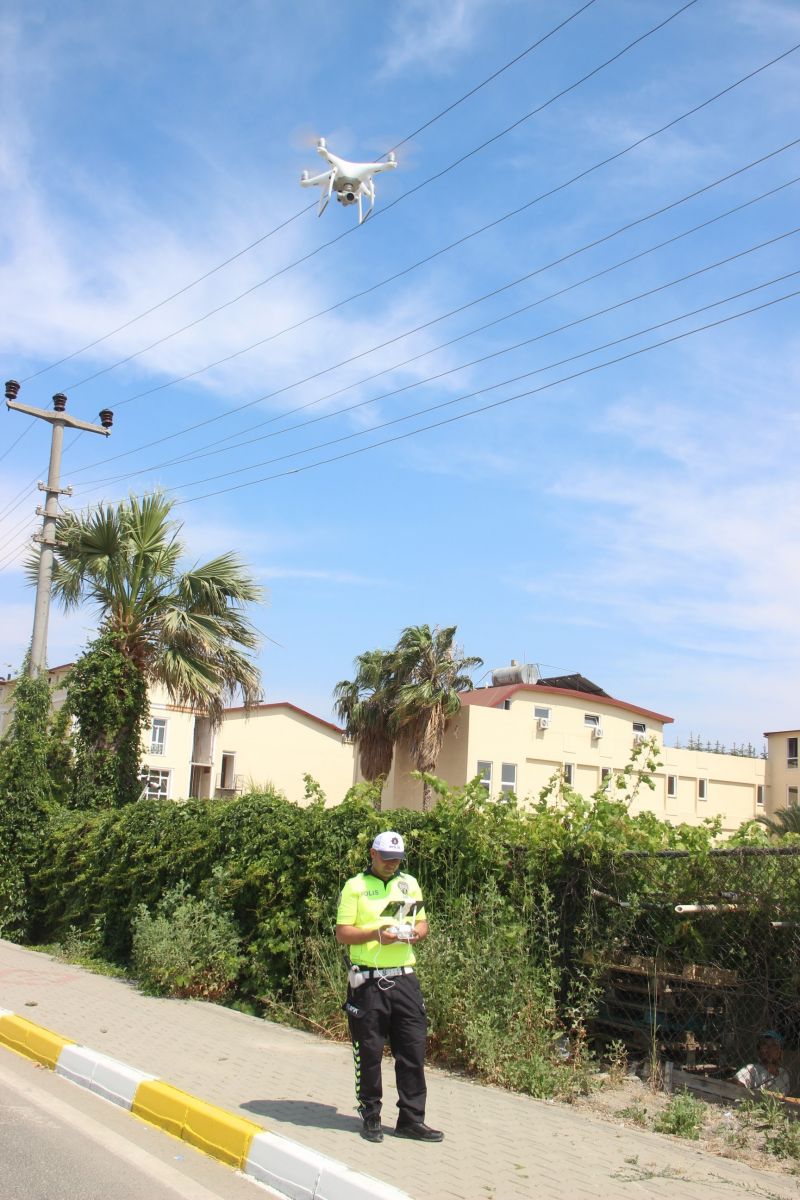 Tatil yolunda sürücülere drone ile havadan denetim