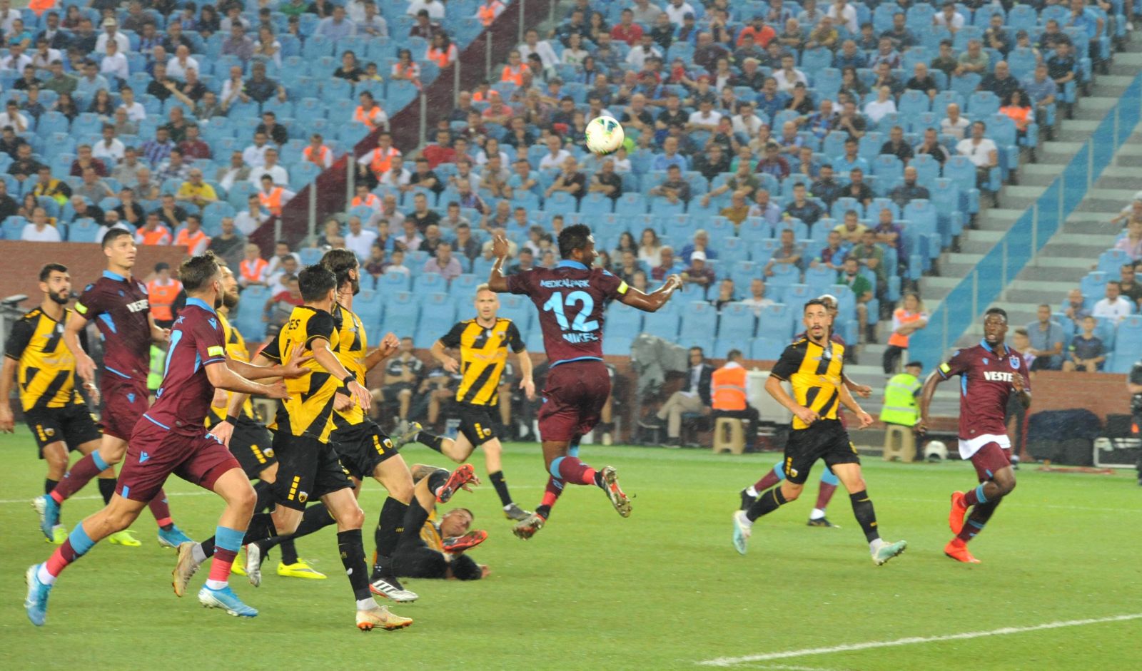 Trabzonspor gruplara kaldı (Trabzonspor 0-2 AEK)