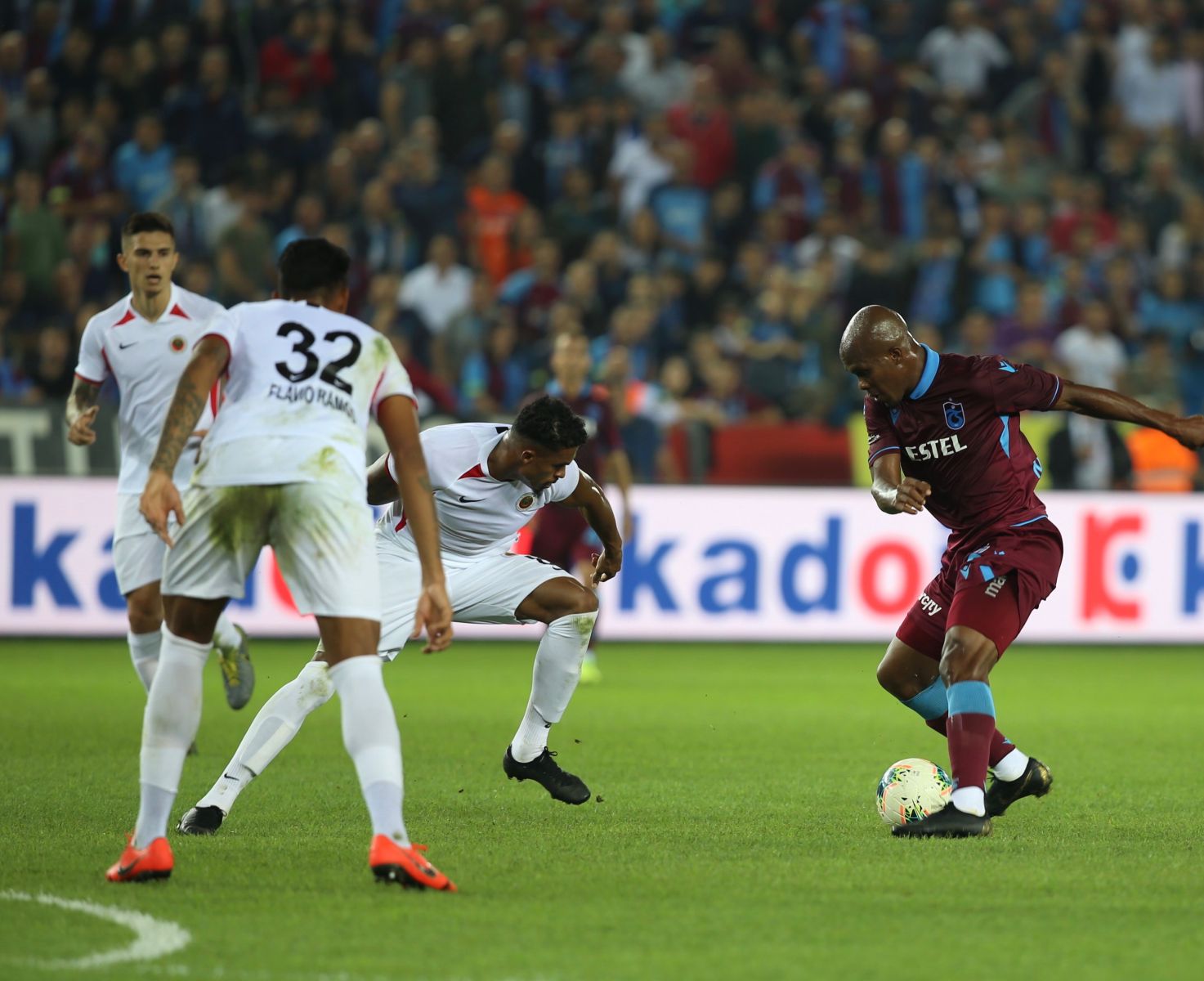Trabzonspor, Gençlerbirliği ile 2-2 berabere kaldı