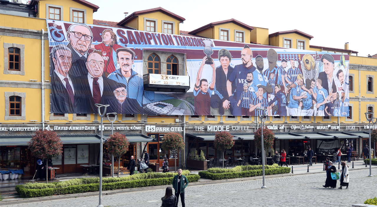 Trabzon'da 350 metrekarelik Trabzonspor şampiyonluk afişi