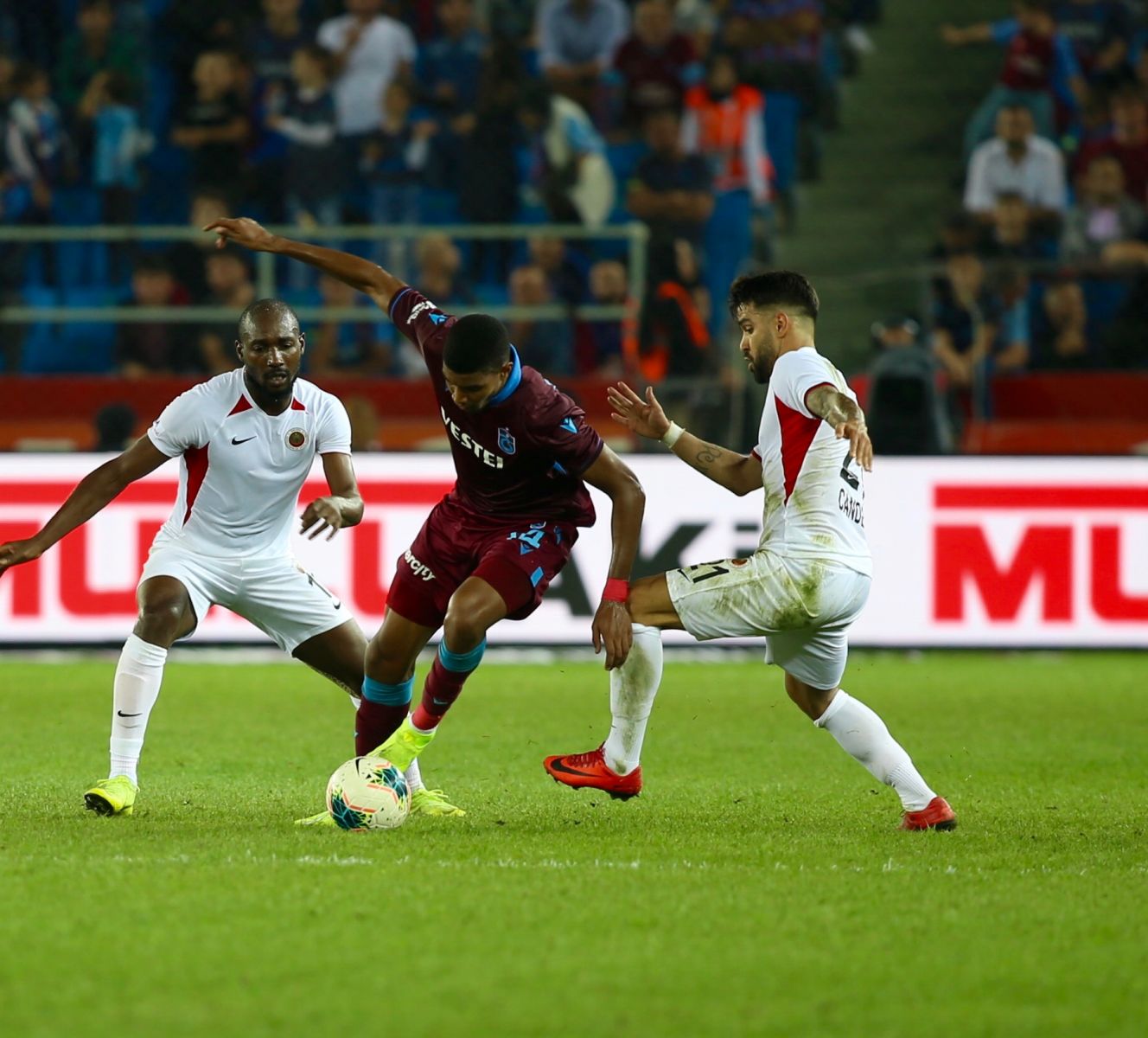 Trabzonspor, Gençlerbirliği ile 2-2 berabere kaldı