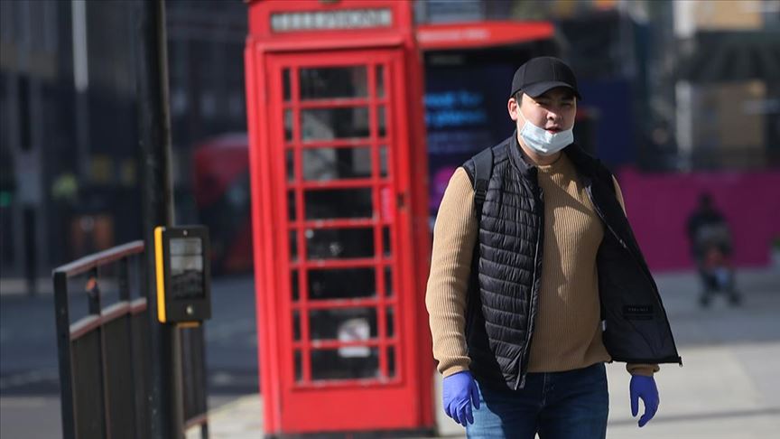 İngiltere vaka sayının artışına rağmen Covid-19 önlemleri sıkılaştırmıyor