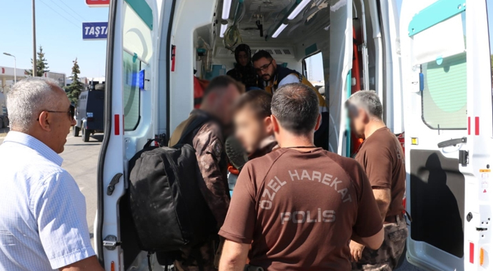 Özel harekat polislerini taşıyan servis kamyonla çarpıştı: 5 yaralı