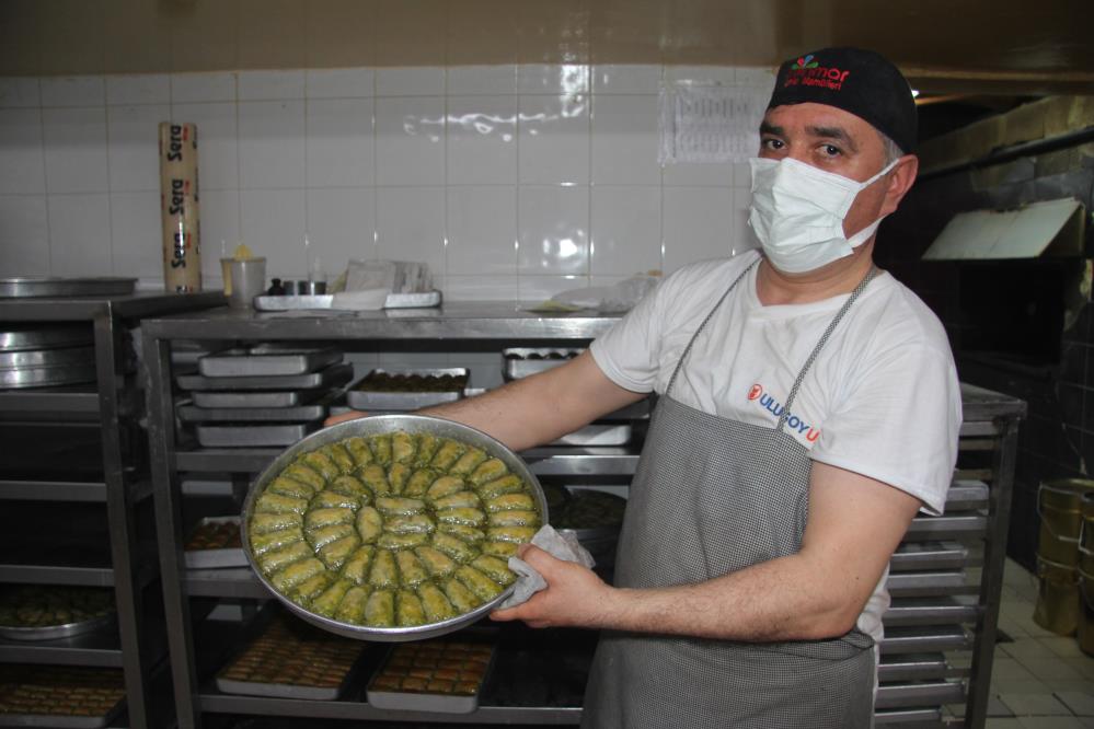 Ramazanda baklava yoğunluğu! Günlük 350 tepsi çıkartıyorlar