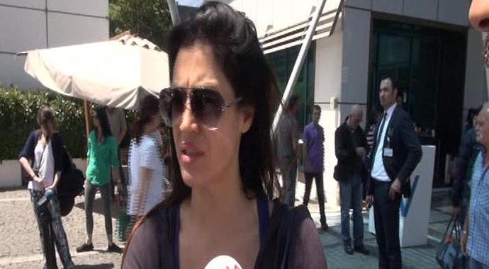 Oya Aydoğan'ın ölüm haberini alan ünlü isimler hastaneye akın etti Oya Aydoğan'ın ölüm haberini alan ünlü isimler hastaneye akın etti