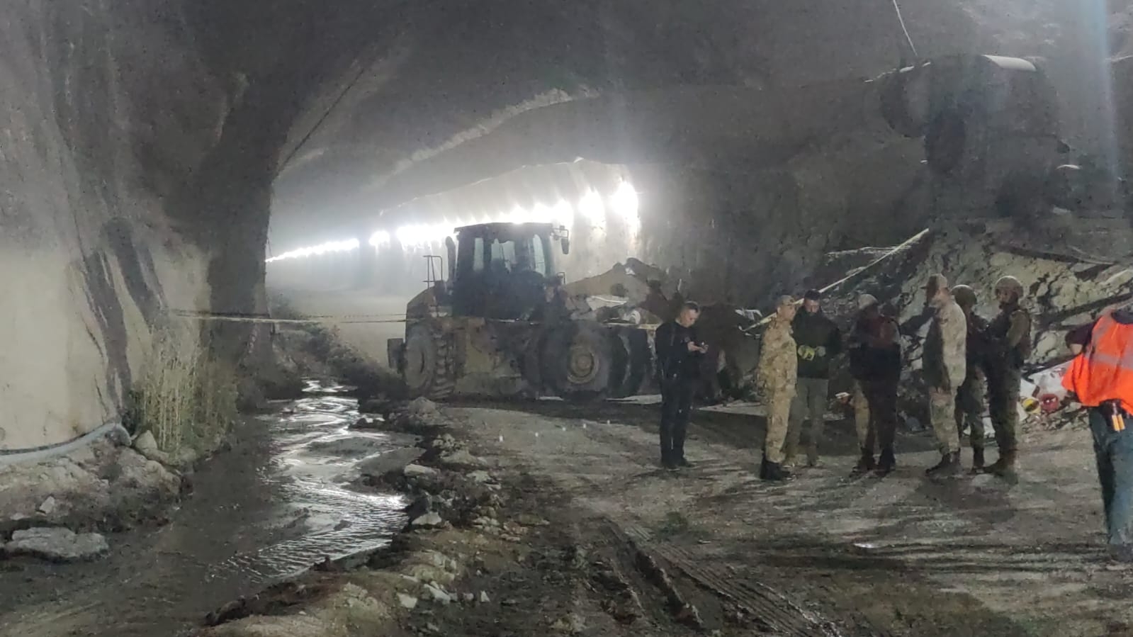 Van'daki tünel inşaatında göçük altında kalan işçilerin cesetleri bulundu