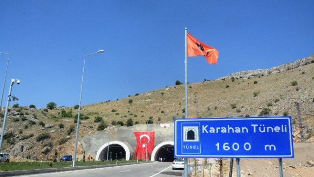 Bayram trafiğini rahatlatacak tünel ulaşıma açıldı