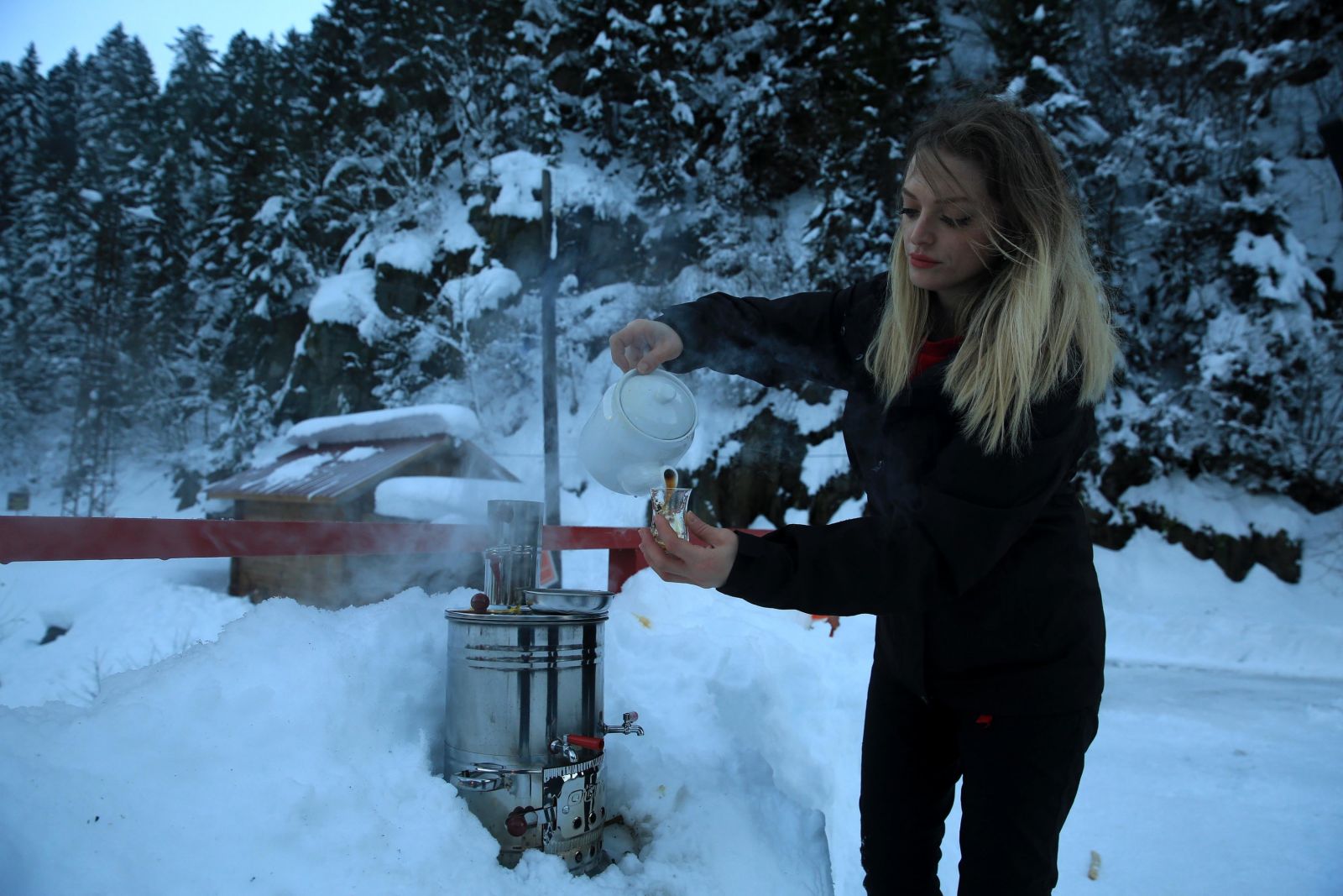 Çay nasıl demlenir? (Kar Suyuyla Çay Tarifi, En İyi Çay Nasıl Olur?)