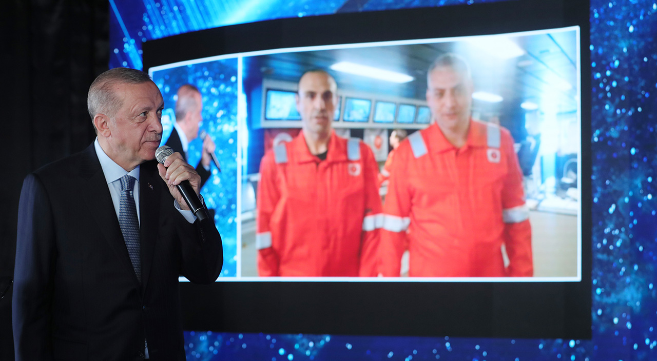 Cumhurbaşkanı Erdoğan butona bastı! Türksat 5B uydusu hizmete açıldı Cumhurbaşkanı Erdoğan butona bastı! Türksat 5B uydusu hizmete açıldı