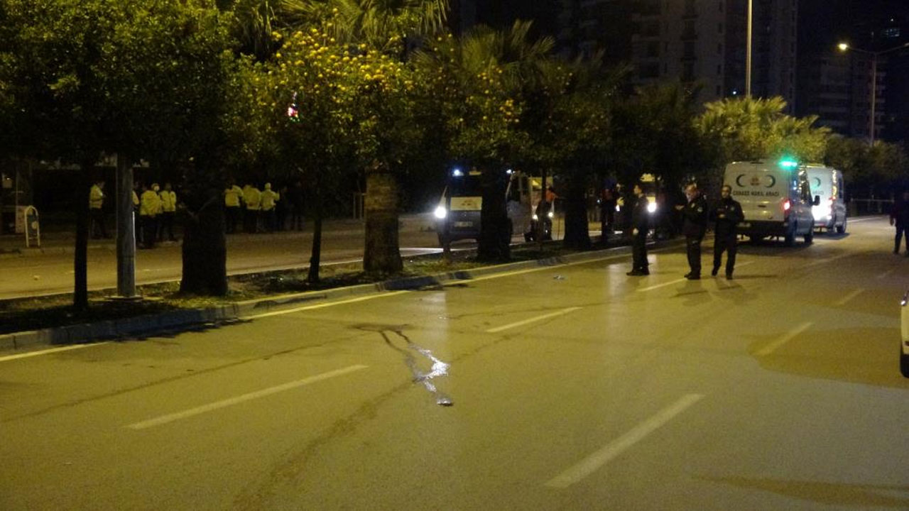 Reçel yapmak için turunç toplarken otomobilin altında kaldılar: 3 ölü