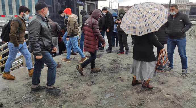 AKOM uyardı İBB seyretti: Vatandaştan tuzlama tepkisi