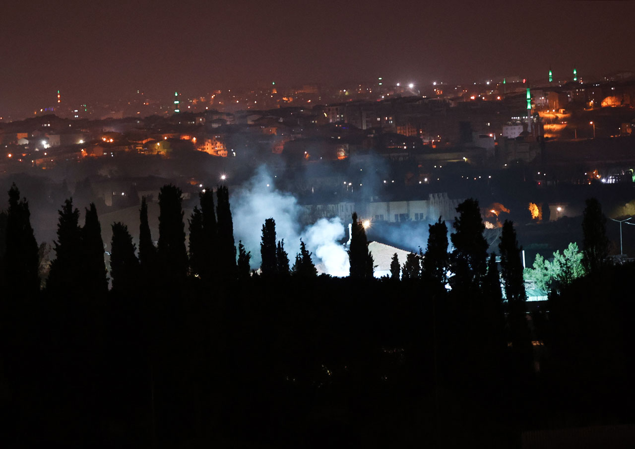 Tuzla'da askeri alanda korkutan yangın
