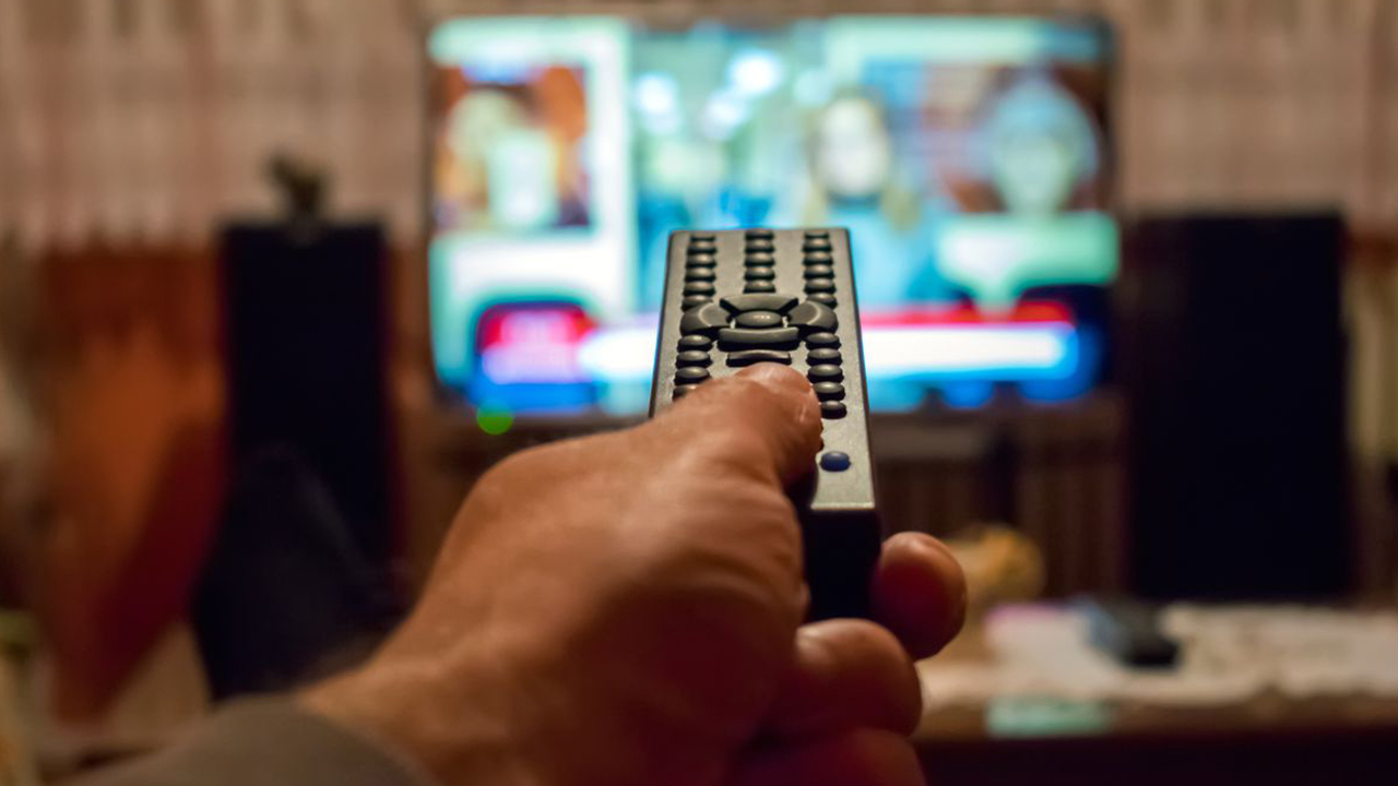 Bilim insanları televizyon bağımlılarını uyardı: Kan pıhtılaşması ölüme yol açabilir