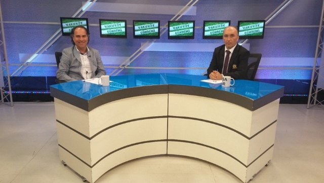 Bursaspor TV spikeri Erhan Tamiş, maç anlattığı sırada vefat etti Bursaspor TV spikeri Erhan Tamiş, maç anlattığı sırada vefat etti