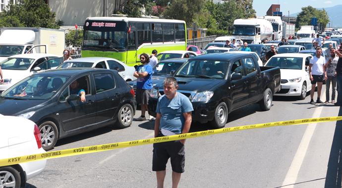 Tünelde ki şüpheli paket trafiği kilitledi