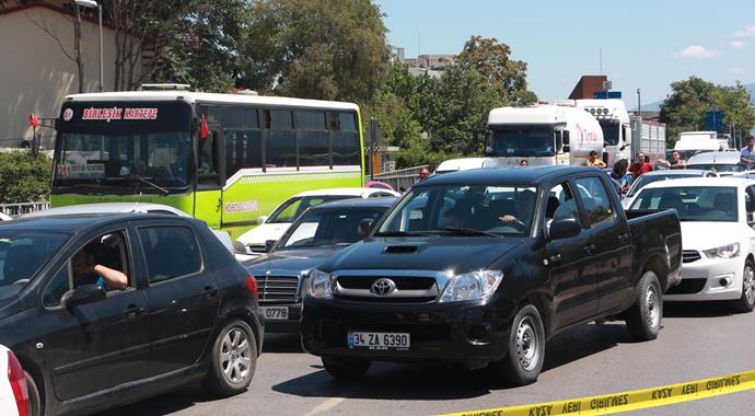 Tünelde ki şüpheli paket trafiği kilitledi