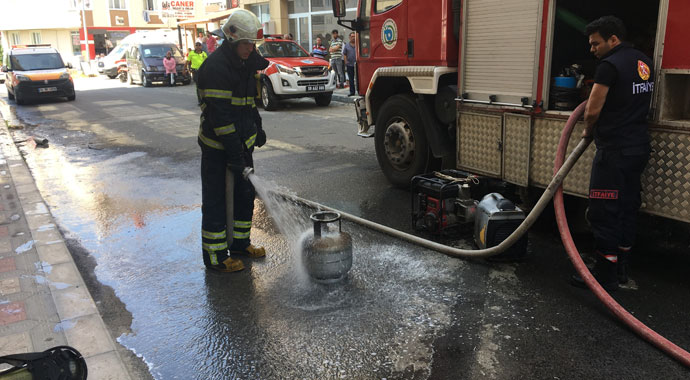 Tüpü çakmakla kontrol etmeye çalışınca ev alevler içinde kaldı