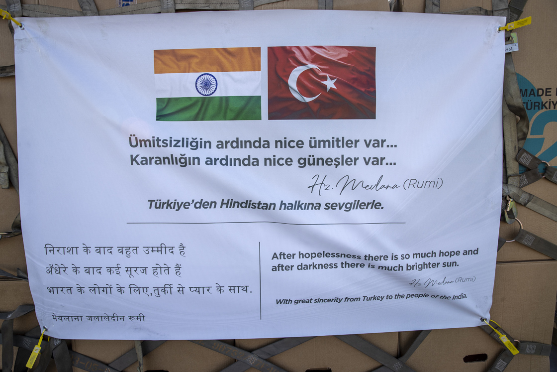 Sağlık sistemi adeta çöken Hindistan'a Türkiye'den tıbbi destek