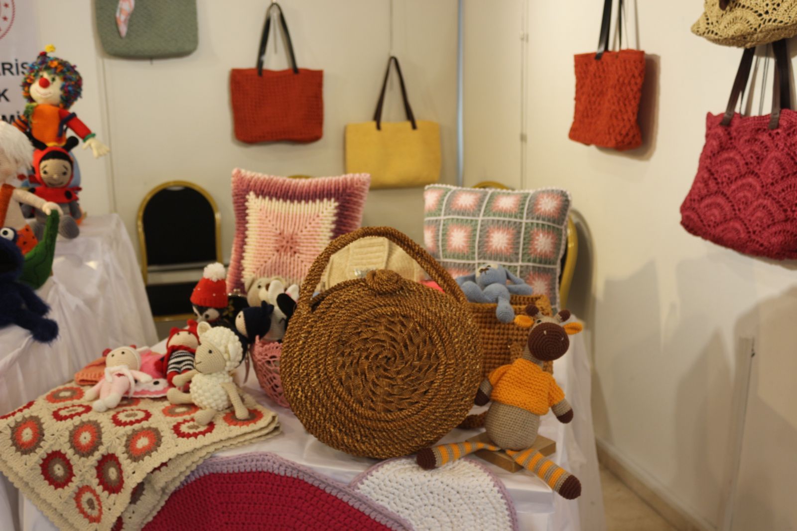 52 yıl önce yapılan hasır çanta göreni kendine hayran bırakıyor