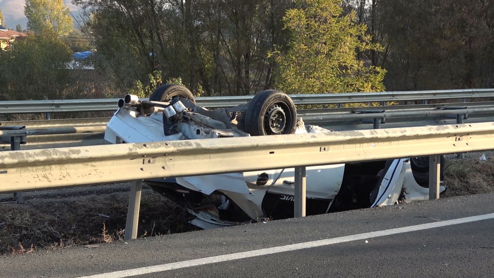 Üniversiteli genç kazada feci şekilde can verdi, 5 arkadaşı yaralandı