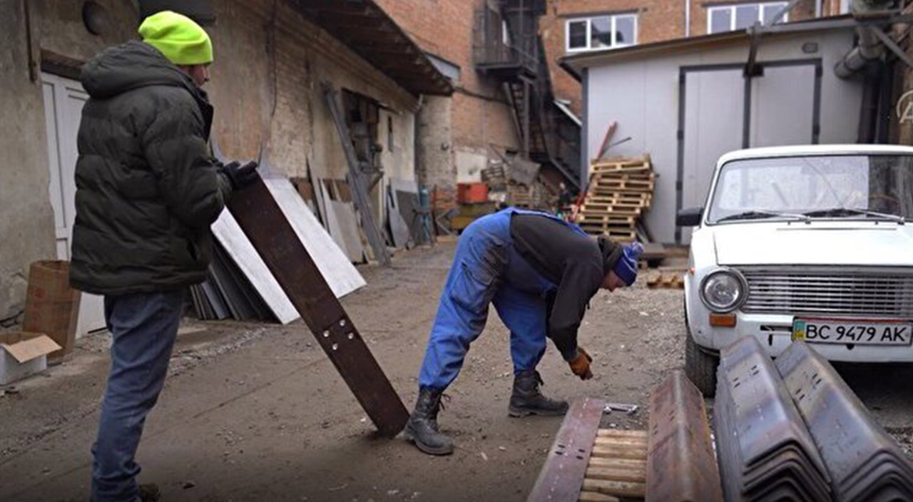 Ukrayna'da savaş hazırlığı! Mutfak gereçleri yerine askeri malzeme üretiyorlar