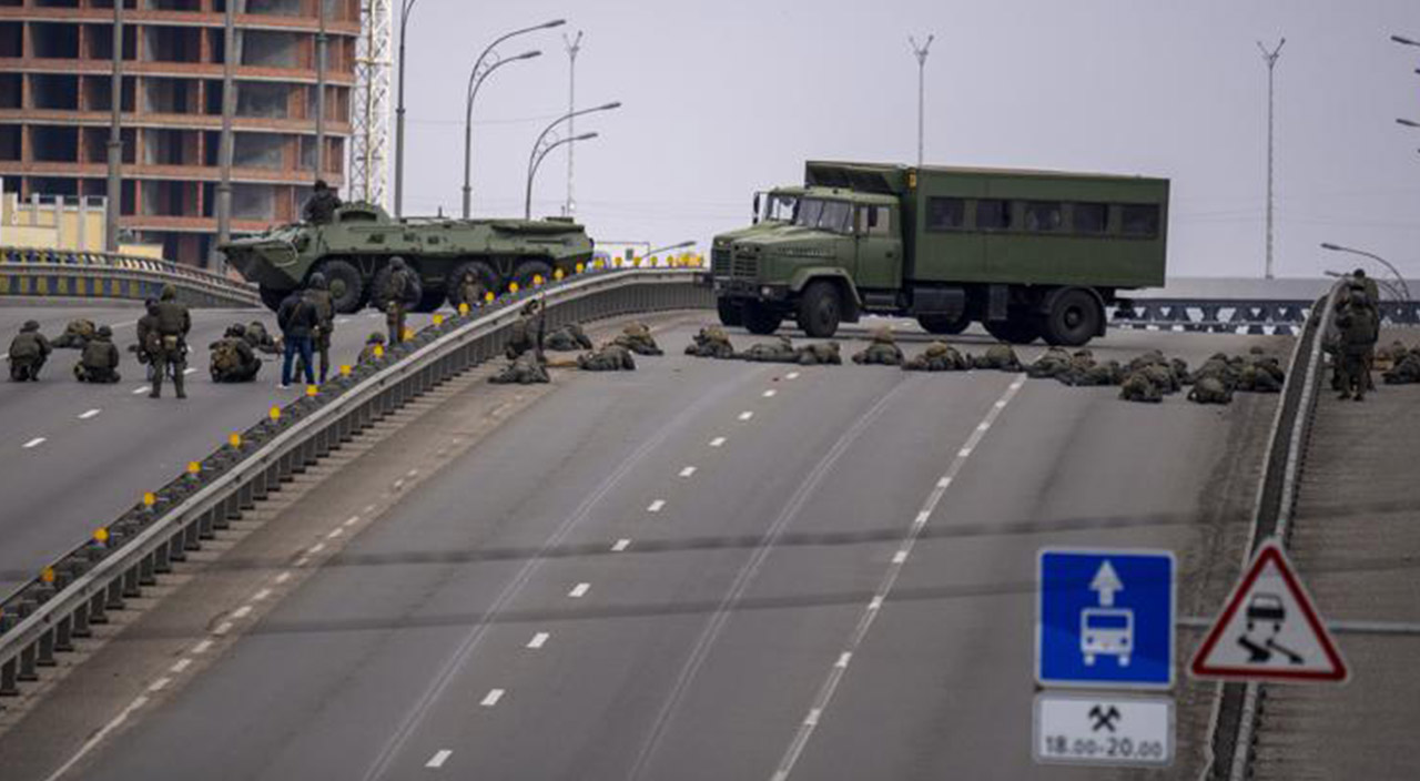 Kiev bombardıman altında! Ukrayna saldırısında 2. gün... Dakika dakika bölgedeki gelişmeler...