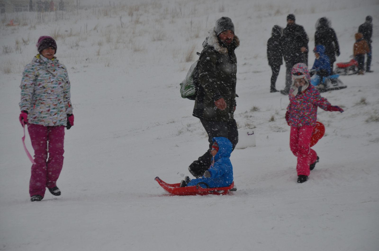 Kayakçıları tipi bile durduramadı! Uludağ'a akın ettiler