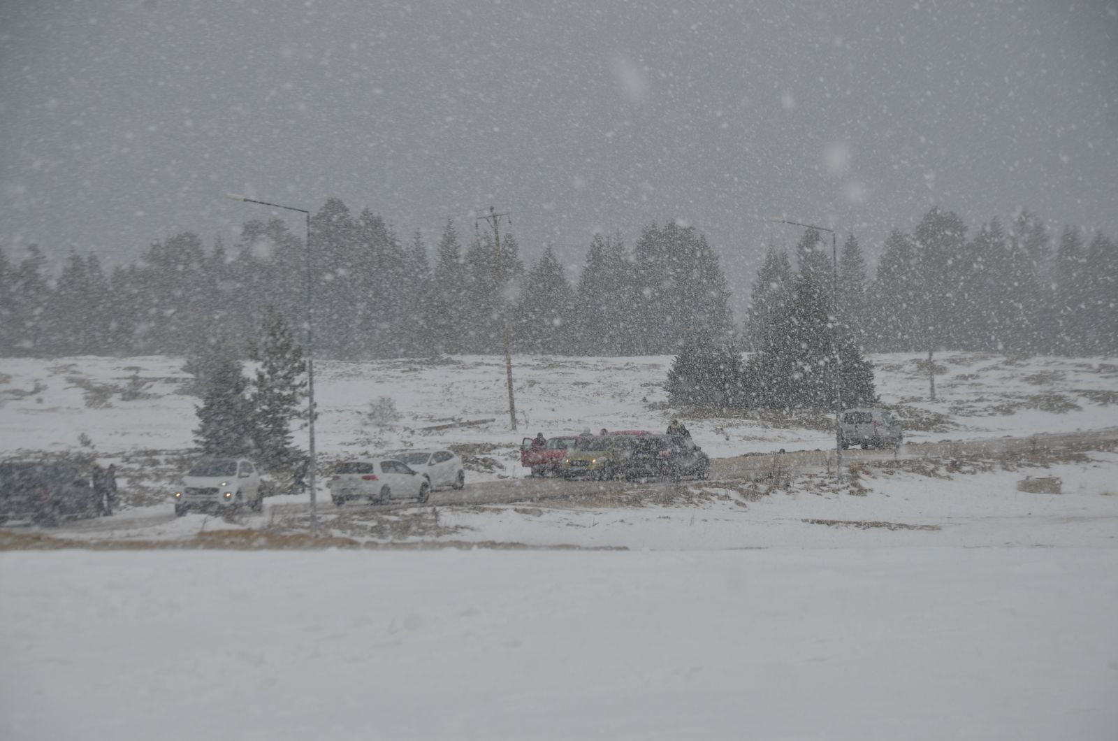 Kayakçıları tipi bile durduramadı! Uludağ'a akın ettiler