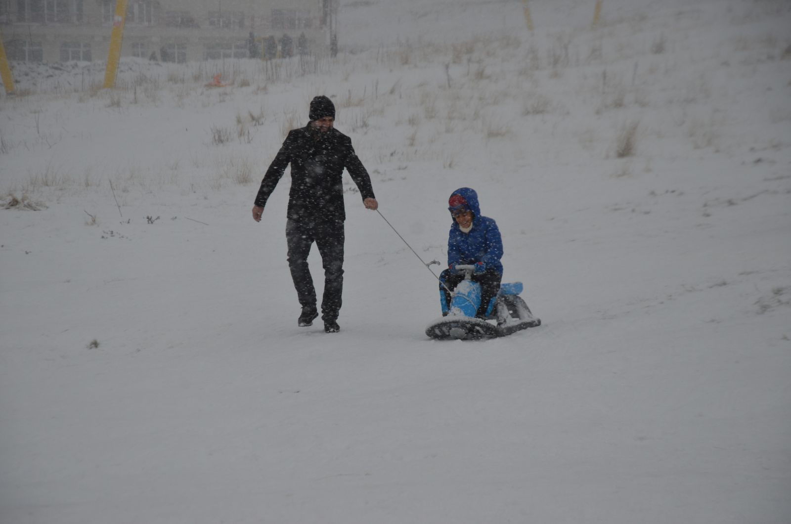 Kayakçıları tipi bile durduramadı! Uludağ'a akın ettiler Kayakçıları tipi bile durduramadı! Uludağ'a akın ettiler