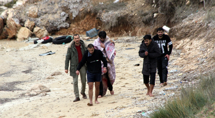 Umuda yolculukta Suriyeliler, 5 arkadaşlarını bottan attı