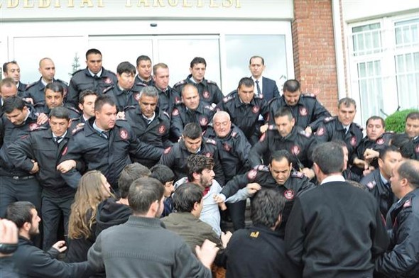 Anadolu Üniversitesi'nde polis müdahalesi
