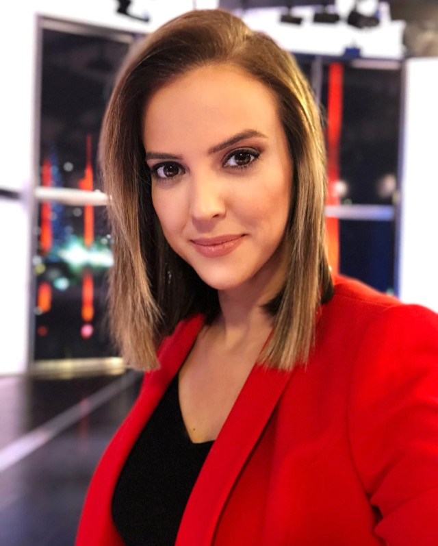 Ünlü sunucu Simge Fıstıkoğlu, kına gecesi yaptı