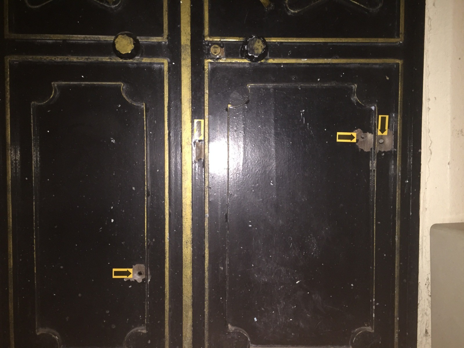 Şanlıurfa'da kimliği belirsiz kişiler bir evi kurşunladılar!