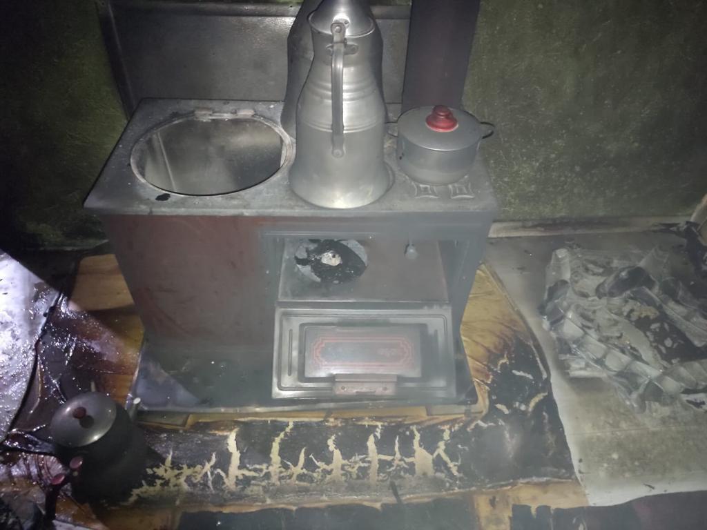 Benzin döktükleri soba patladı, yaralılar var