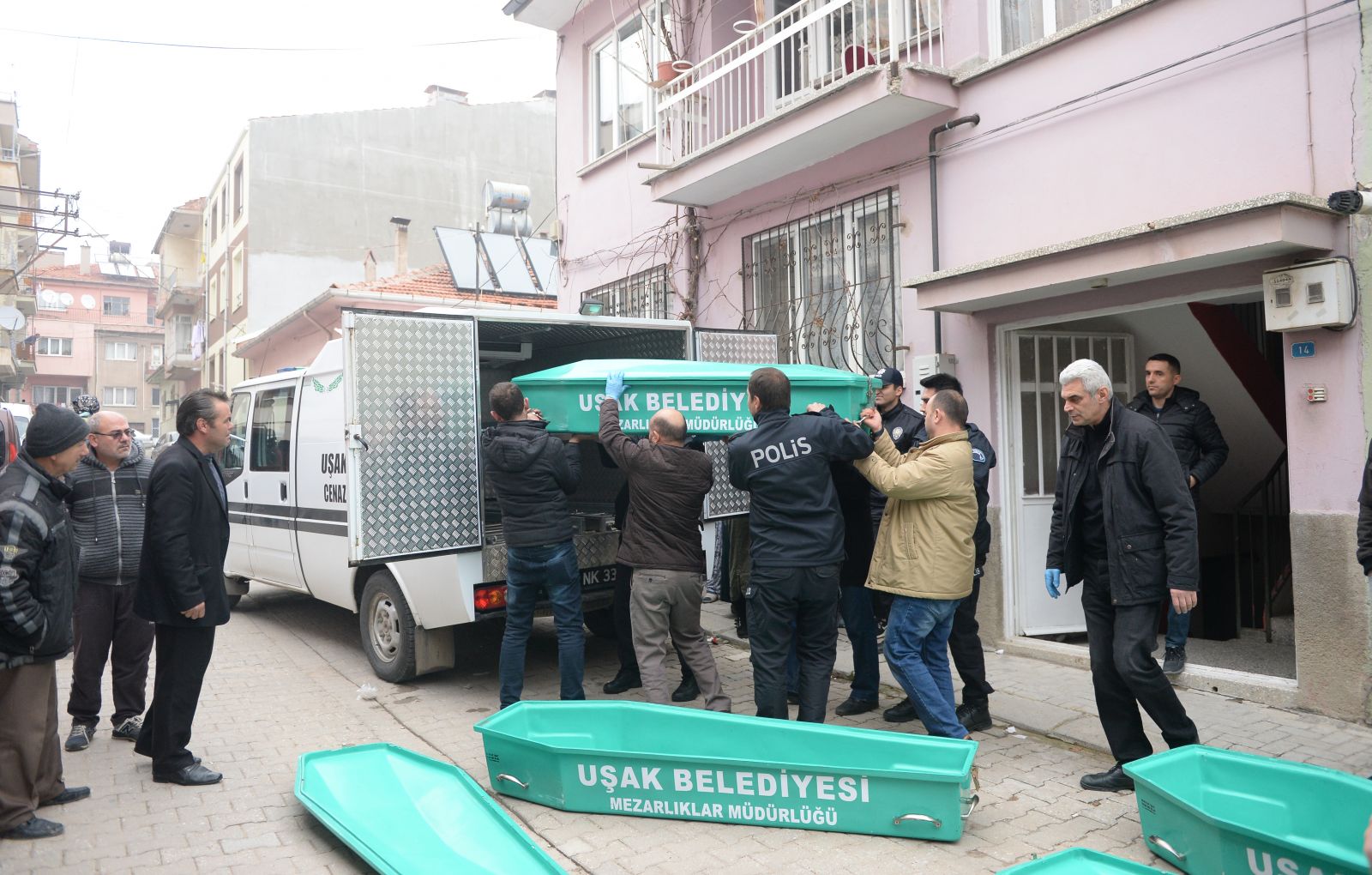 Uşak'ta 3 kardeş evde ölü bulundu