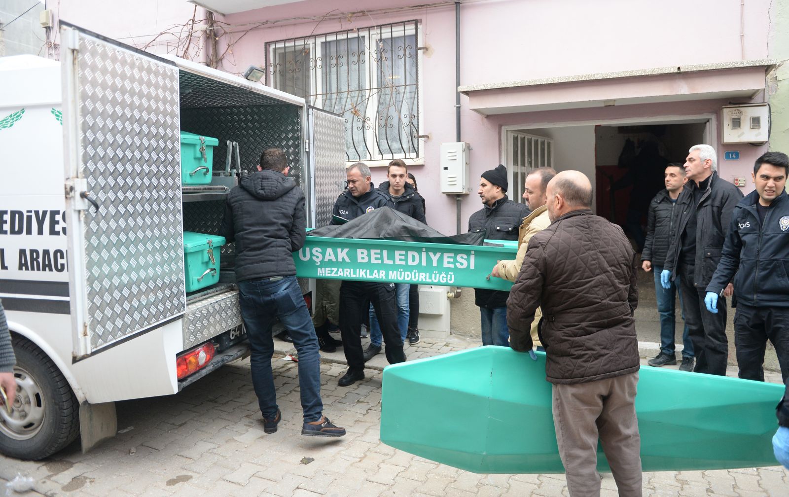 Uşak'ta 3 kardeş evde ölü bulundu