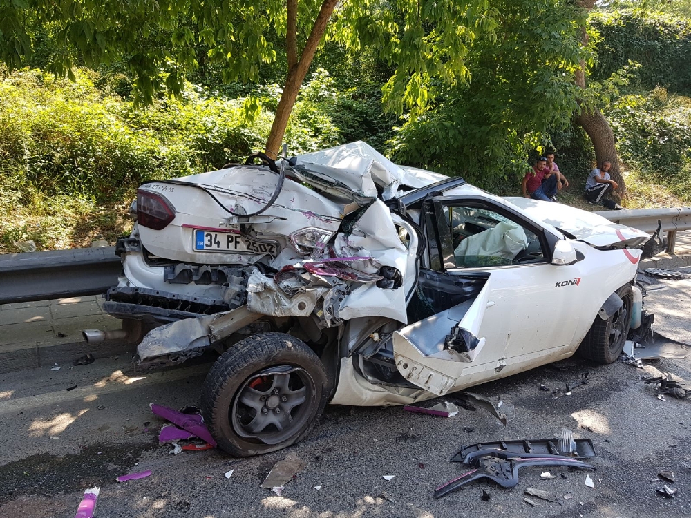Üsküdar’da freni boşalan otobüs 10 araca çarptı: 11 yaralı