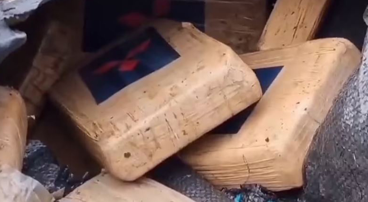 Kolombiya ordusu denizaltıda 4 ton kokain ele geçirdi