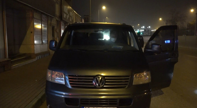 Kısıtlamayı delip minibüsle gezdiler, 'Uyuşturucu satmaya çıktık' dediler